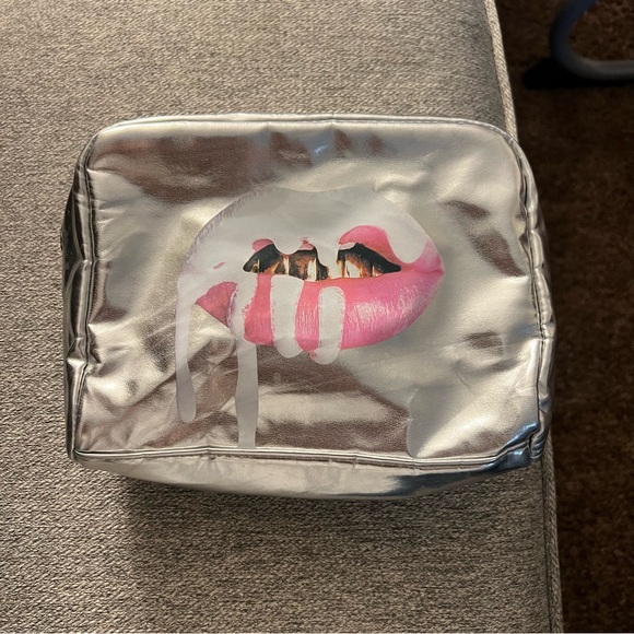 Kylie Makeup Bag - Picture 1 of 4